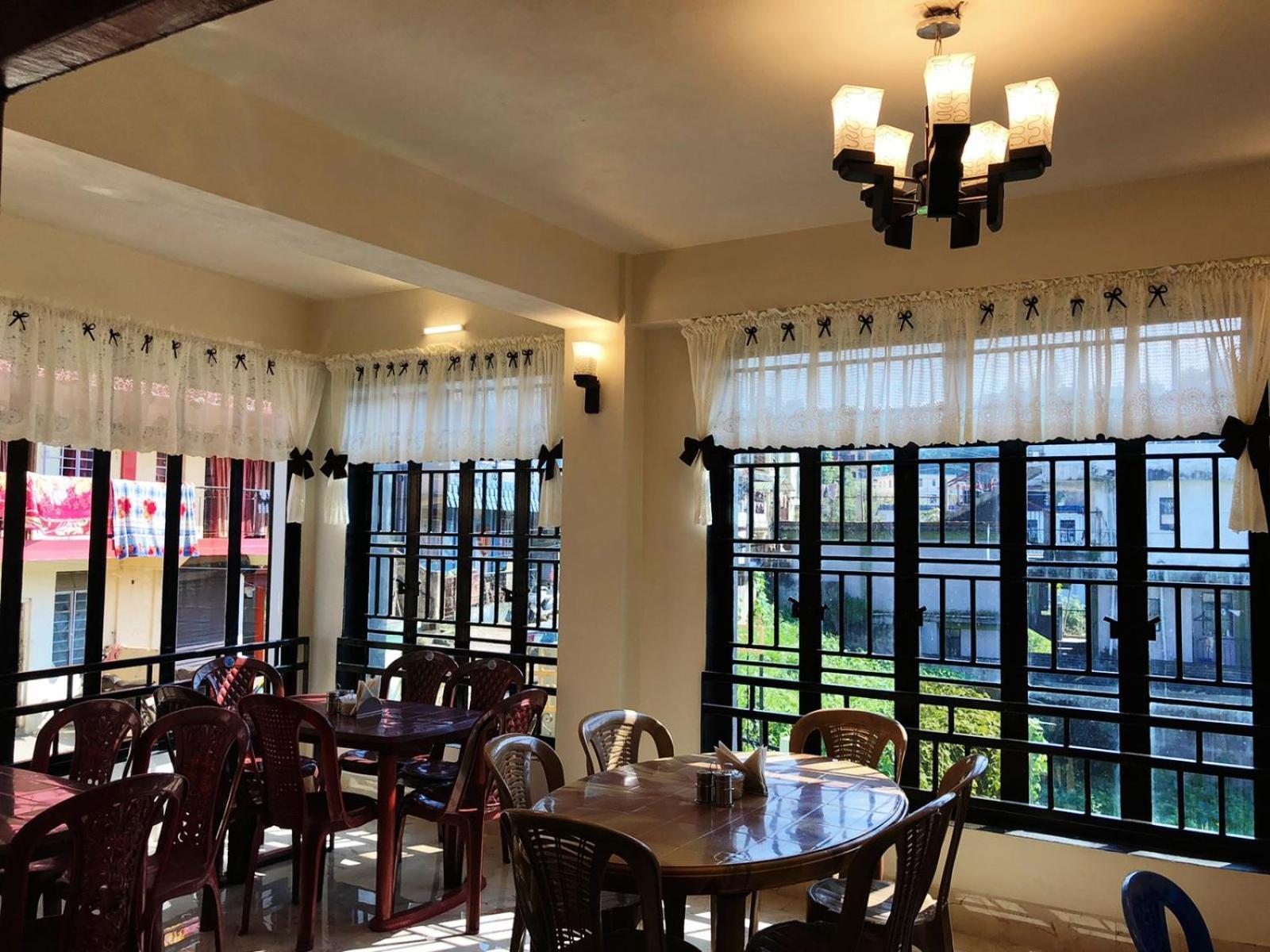 Gracious Lodge Shillong Extérieur photo